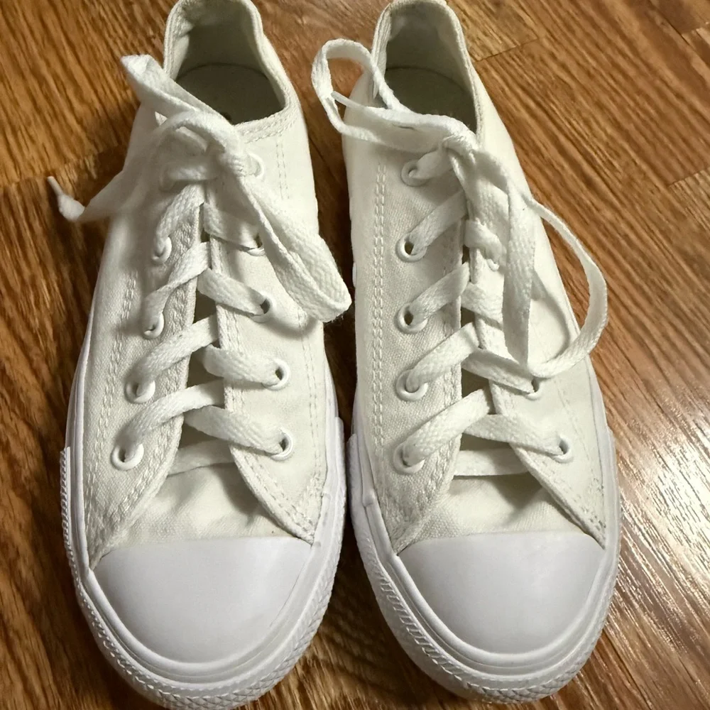 Converse Low Top Canvas Youth Size 2